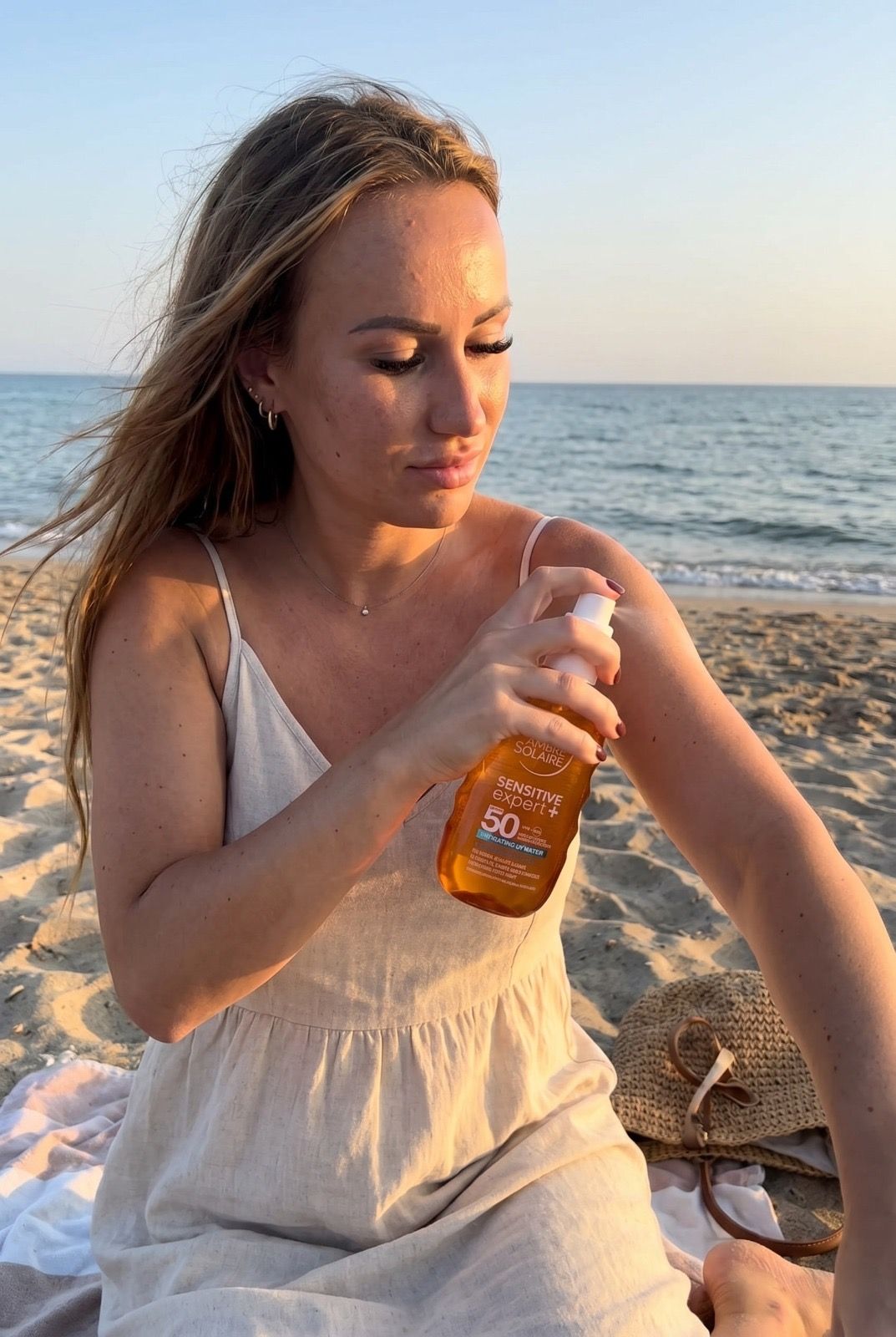 Emina mit Garnier Ambre Solaire Sensitiv Expert+ Sun Water LSF 50