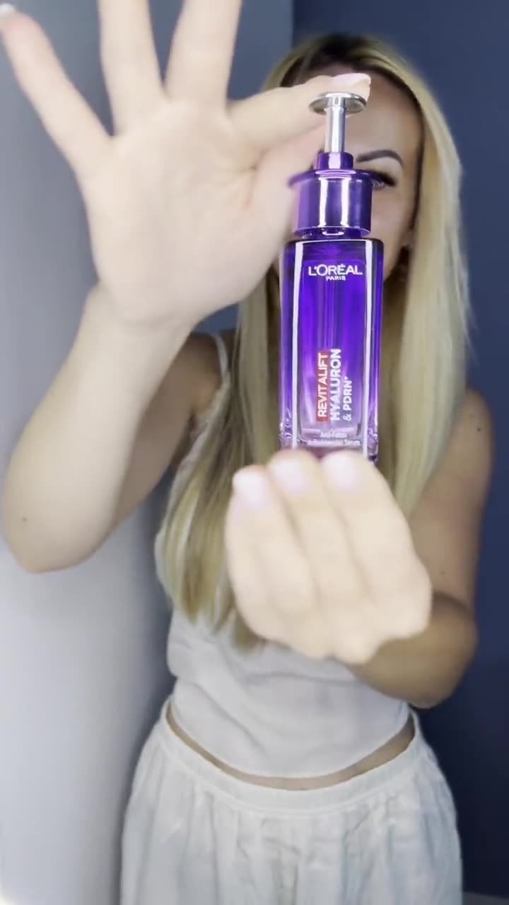 Emina zeigt L'Oréal Paris Revitalift Filler Hyaluron PDRN+ Serum im Video